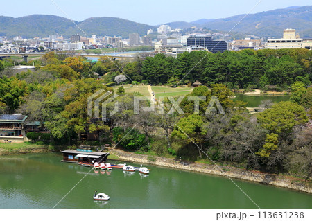 岡山城から見た岡山後楽園と市街地眺望 岡山城から見た岡山後楽園と市街地眺望 113631238