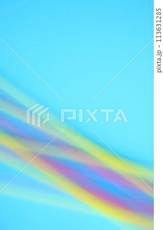 青緑色にカラフルなラインの背景　半透明感 113631285