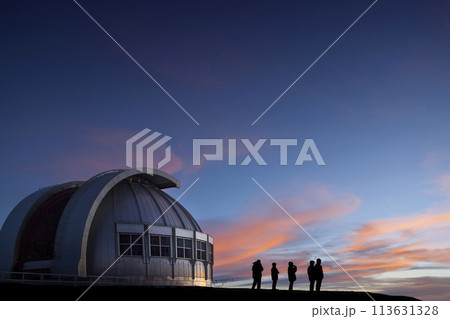 Silhouette of people watching sunset at observatory 113631328
