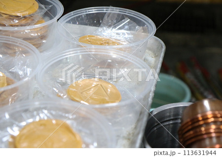 夜店で売られているタルゴナ(=カルメ焼き)(韓国) 夜店で売られているタルゴナ(=カルメ焼き)(韓国) 113631944