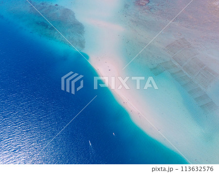 奄美大島 かくれ浜 空撮 奄美大島 かくれ浜 空撮 113632576