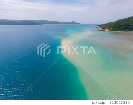 奄美大島 かくれ浜 空撮 (人物削除) 奄美大島 かくれ浜 空撮 (人物削除) 113632580