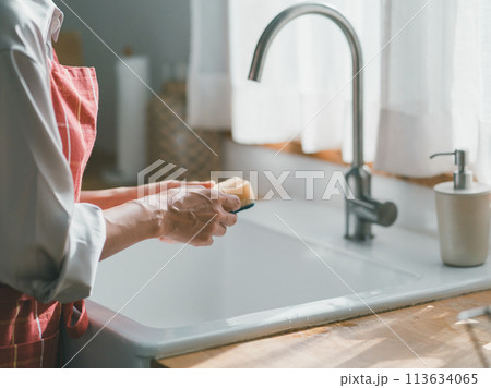 a forty-something woman 113634065