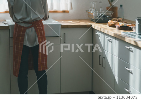 a forty-something woman 113634075