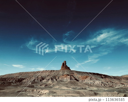 宇宙のようなアリゾナの岩山 113636585