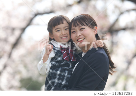 笑顔の親子 笑顔の親子 113637288
