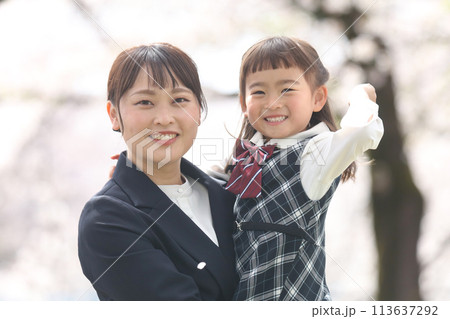 笑顔の親子 笑顔の親子 113637292