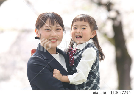 笑顔の親子 笑顔の親子 113637294