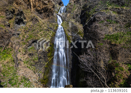 【新潟県_佐渡_岩谷口】佐渡が誇る雄大な泊川滝 【新潟県_佐渡_岩谷口】佐渡が誇る雄大な泊川滝 113639101