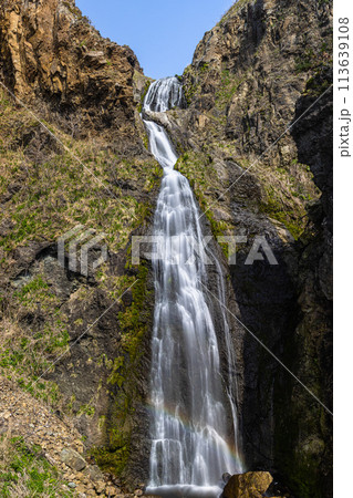 【新潟県_佐渡_岩谷口】佐渡が誇る雄大な泊川滝 【新潟県_佐渡_岩谷口】佐渡が誇る雄大な泊川滝 113639108