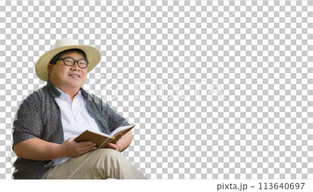 戴著帽子看書的胖子 113640697