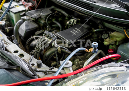 Car refilling air condition at car garage 113642318