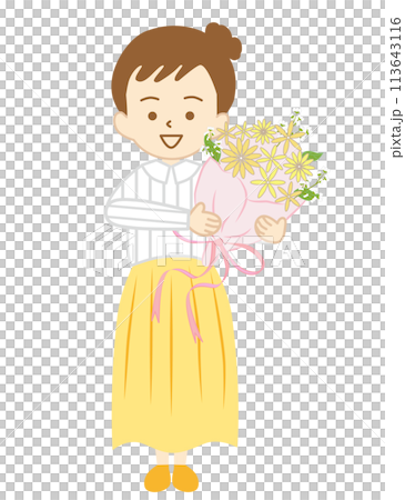 Smiling young woman holding a bouquet 2 113643116