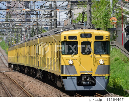 西武2000系2417F+新2000系2543F+2527F　武蔵関駅 113644674