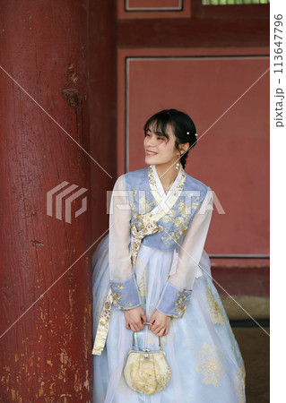 韓服・チマチョゴリ 20代女性 の写真素材 [113647796] - PIXTA