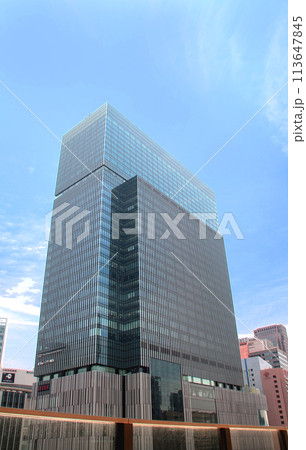 SKYシアターMBSと大阪梅田のビル群 113647845