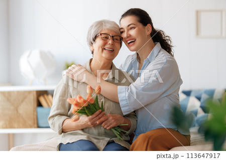 woman and her mother with flowers tulips 113647917