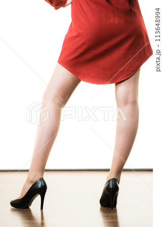 Unrecognizable woman wearing high heels 113648994