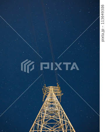 夜空に輝く電波塔 113649386