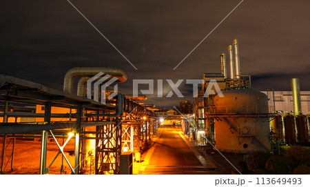 工場夜景を望む 113649493