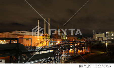 工場のある夜景 113649495