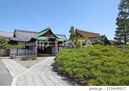京都市右京区　大覚寺の式台玄関　宸殿 113649917