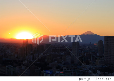Sunset behind Mt. Fuji as seen from Minato-ku in central Tokyo Japan Sunset behind Mt. Fuji as seen from Minato-ku in central Tokyo Japan 113650337