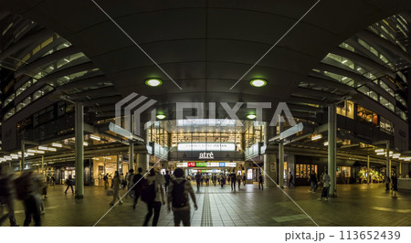 東京の都市風景　品川駅 113652439