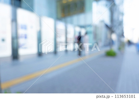 ビジネス街の背景ぼかし ビジネス街の背景ぼかし 113653101