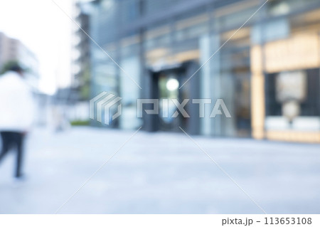 ビジネス街の背景ぼかし ビジネス街の背景ぼかし 113653108