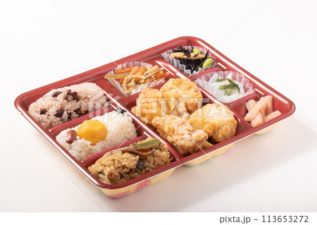 おこわと唐揚げ弁当 113653272