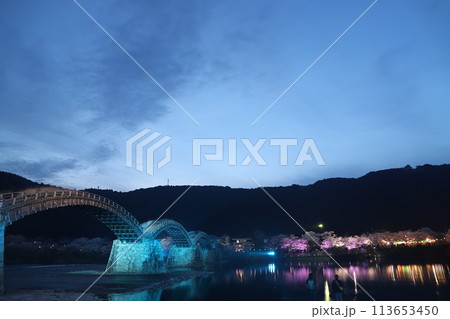 『錦帯橋とサクラ』夜桜 ライトアップ 山口県岩国 #日本観光 Kintai Bridge 『錦帯橋とサクラ』夜桜 ライトアップ 山口県岩国 #日本観光 Kintai Bridge 113653450