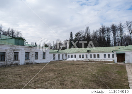 Serednikovo manor, mansion, palace, white building. Equestrian building, Serednikovo manor, mansion, palace, white building. Equestrian building, 113654010