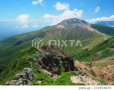 那須朝日岳から望む茶臼岳 113654670