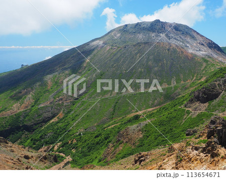 那須朝日岳から望む茶臼岳 那須朝日岳から望む茶臼岳 113654671