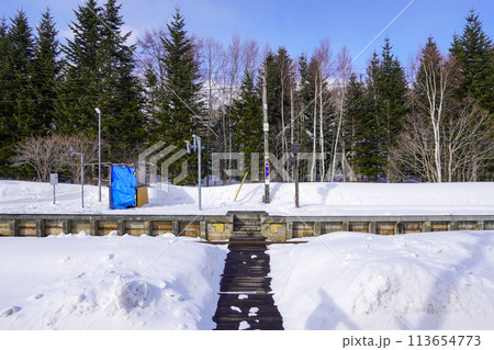熱郛駅(函館本線・JR北海道)の構内踏切 熱郛駅(函館本線・JR北海道)の構内踏切 113654773