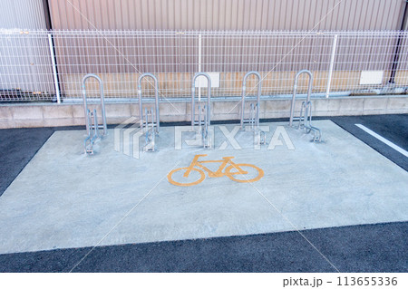 日本で撮影した駐輪場の写真。 日本で撮影した駐輪場の写真。 113655336
