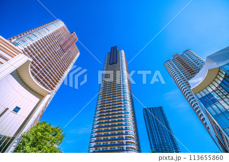 日本の川崎都市景観 輝く明日へ…武蔵小杉駅前のタワーマンション群などを望む 113655860