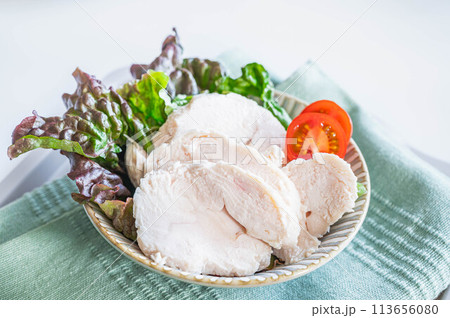 低温調理で作ったサラダチキン 113656080