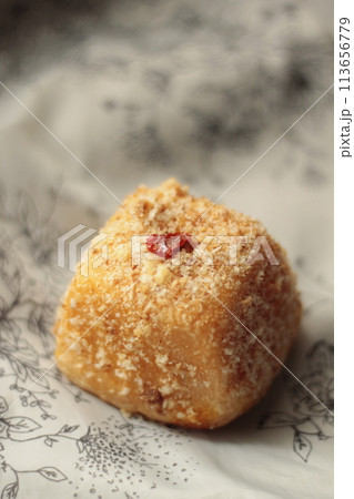 四角い形の珍しいパン 四角い形の珍しいパン 113656779