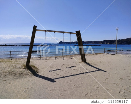 海辺のブランコ海の見える公園千葉県勝浦市観光高磯公園 113659117