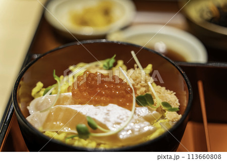 鮭といくらの親子丼 鮭といくらの親子丼 113660808