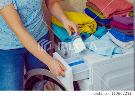 Hand pour washing powder into machine 113662251