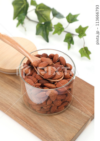 美味しそうなアーモンド 113666793