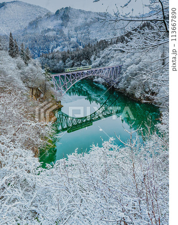 雪景色のトラス橋を渡る只見線 雪景色のトラス橋を渡る只見線 113667890