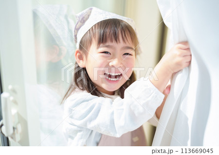 三角巾 帽子をかぶった女の子のポートレート 三角巾 帽子をかぶった女の子のポートレート 113669045