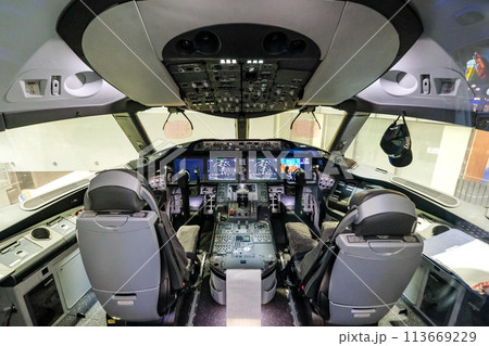 飛行機のコックピット 飛行機のコックピット 113669229