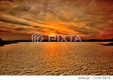 千葉県 手賀沼自然ふれあい緑道と手賀曙橋からの夕景 千葉県 手賀沼自然ふれあい緑道と手賀曙橋からの夕景 113671678