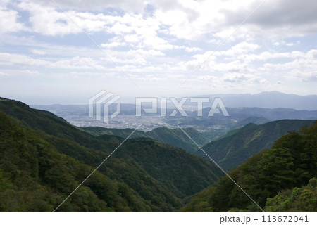 Mt. Tonodake is the highest peak along the Omote Ridge that runs between Mt. Oyama and Nabewari Ridge . It has easy access, being about 80 minutes to Shibusawa Station from both Shinjuku and Tokyo. Mt. Tonodake is the highest peak along the Omote Ridge that runs between Mt. Oyama and Nabewari Ridge . It has easy access, being about 80 minutes to Shibusawa Station from both Shinjuku and Tokyo. 113672041