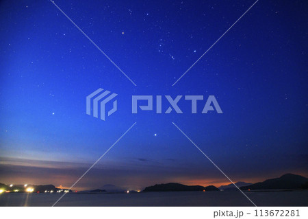 瀬戸内の夏の星景　未明の空に昇るオリオン座 113672281